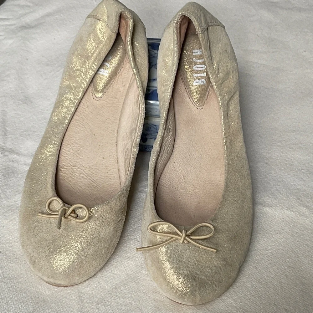 Bloch Cream/Gold Ballet Flat Shoes Size 32 (US 2)
